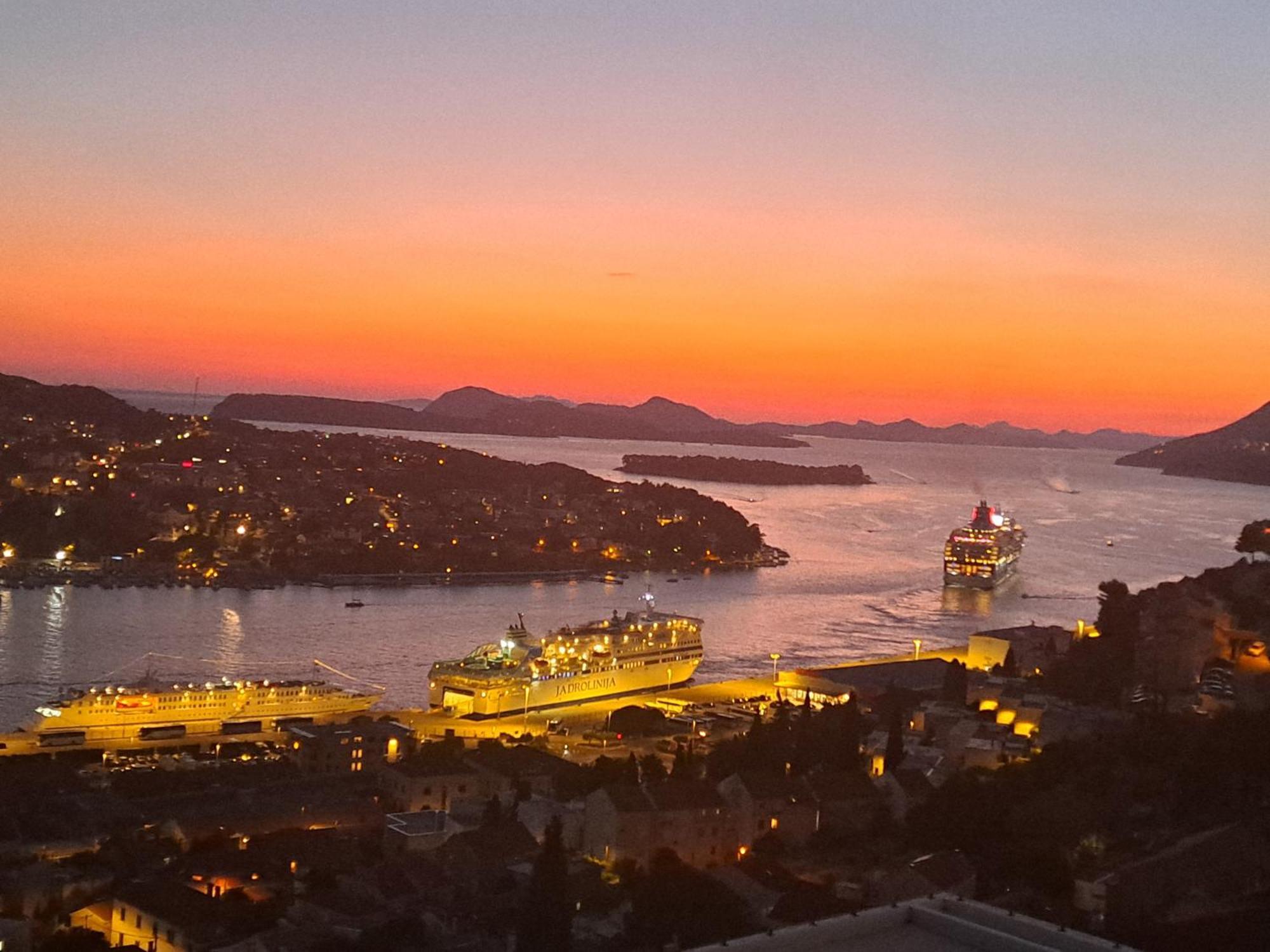 Rooms Anela With Large Common Tarrace And Beautiful Sea View Dubrovnik Eksteriør bilde